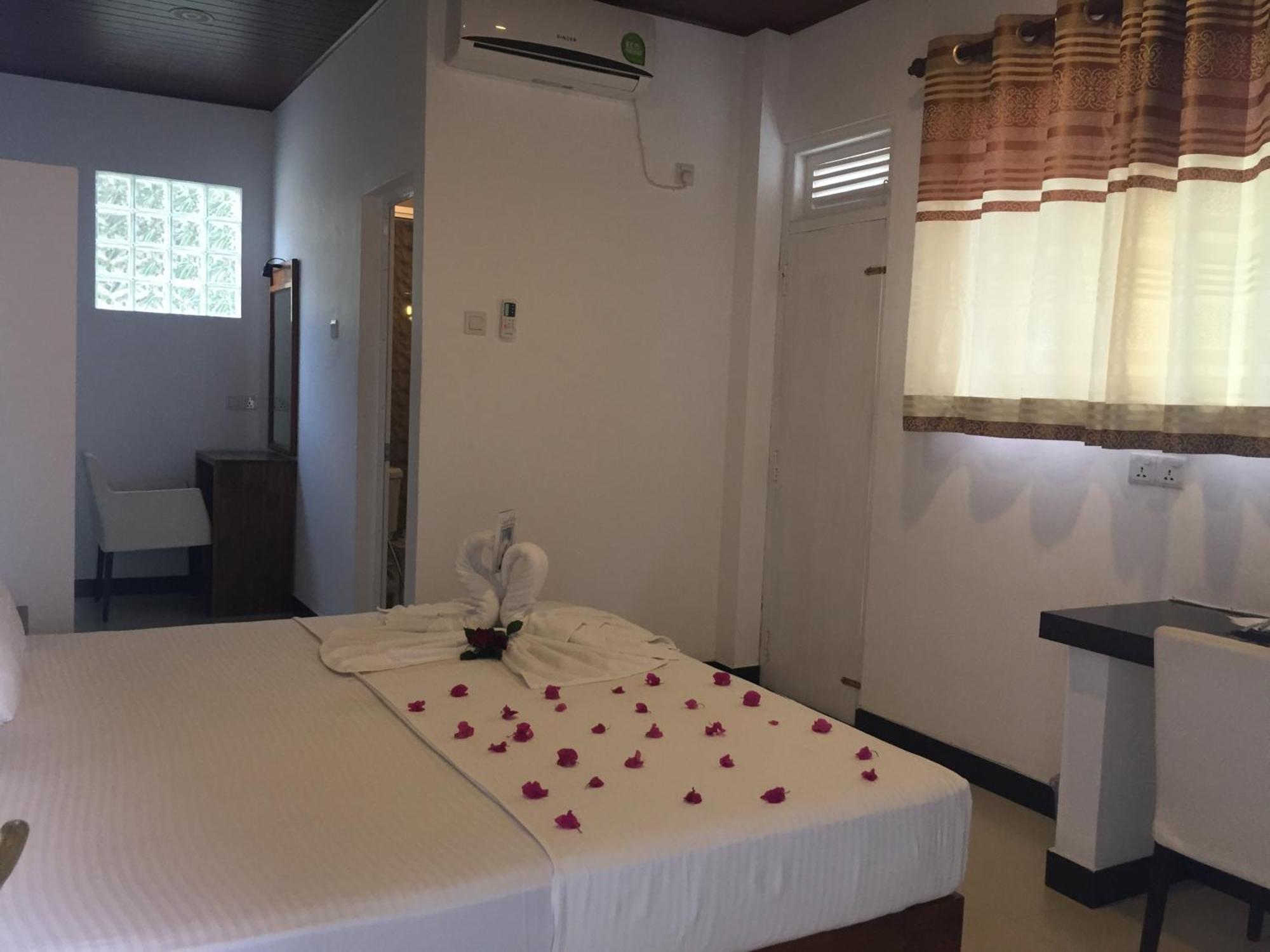 Grand Orchid Residence Канді Екстер'єр фото